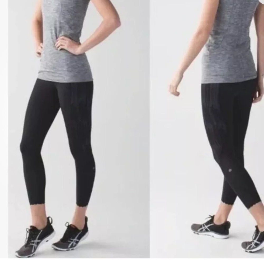 Lululemon black leggings Stuff Tight Scratch Match Scalloped, Size 4 gym yoga